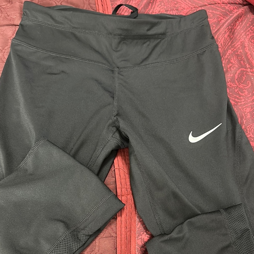 Nike women’s Capri leggings